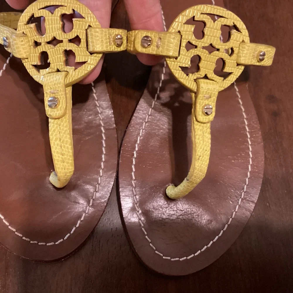 Tory Burch Mini Miller Leather Classic Thong - Picture 4 of 10